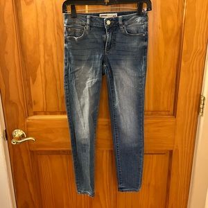 Garage taille mi-haute. Mid-rise denim jeans.